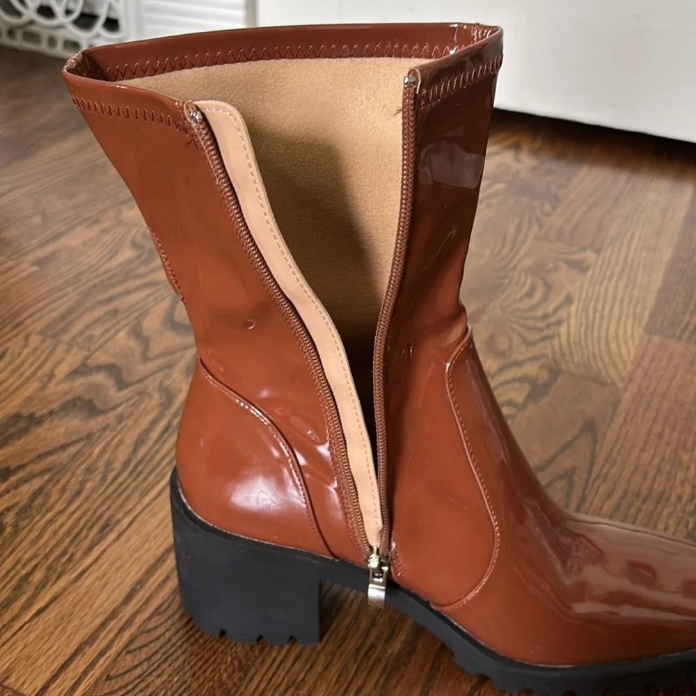 Journee Collection Brown Patent Vegan Leather Icelyn Calf Lug Boots 9.5 NWOB - Picture 11 of 15